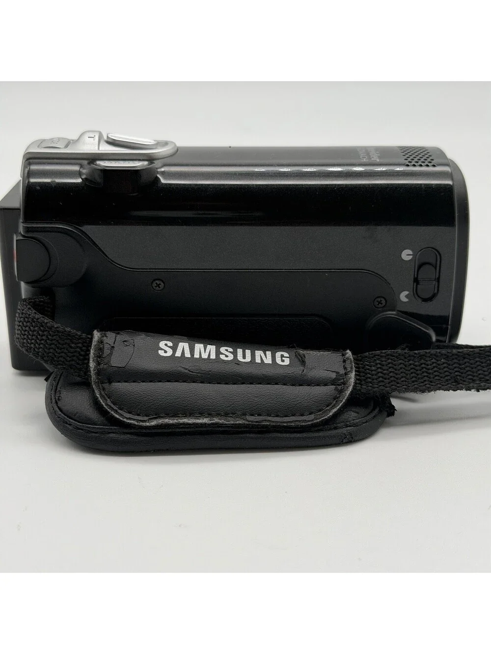 Samsung SMX-F40BN/XAA Digital Camcorder 65x Zoom Battery Charger Cables Bag